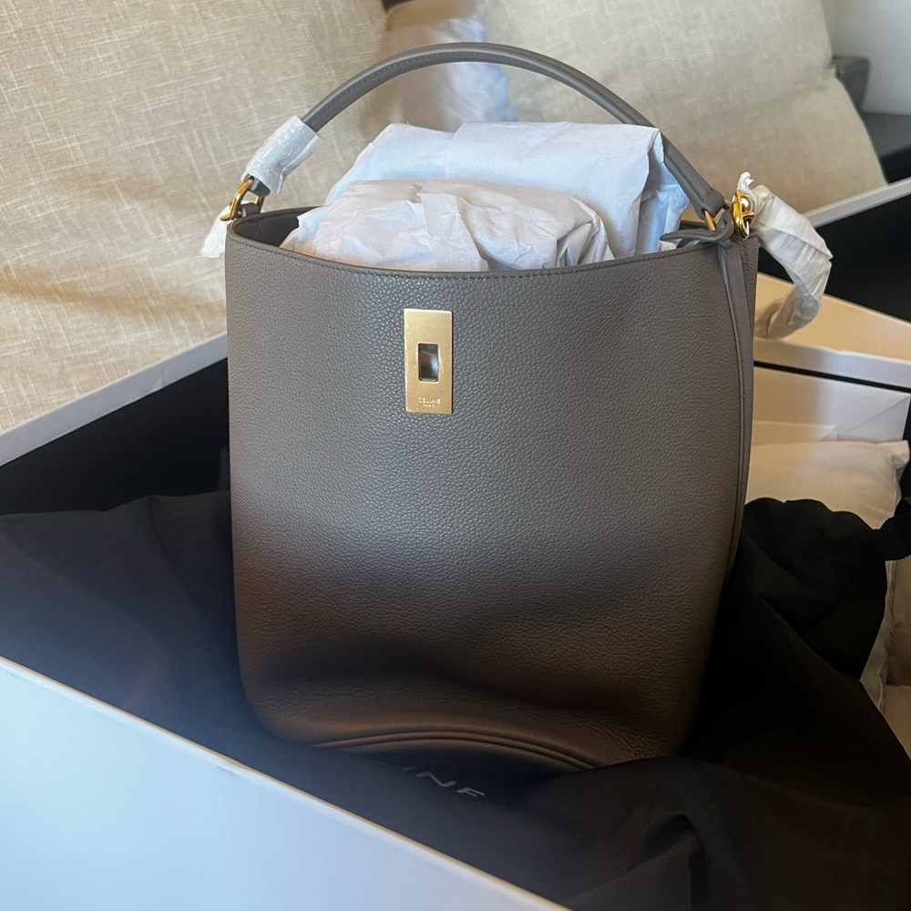 CELINE BUCKET BAG IN SUPPLE GRAINED CALFSKIN
PEBBLE